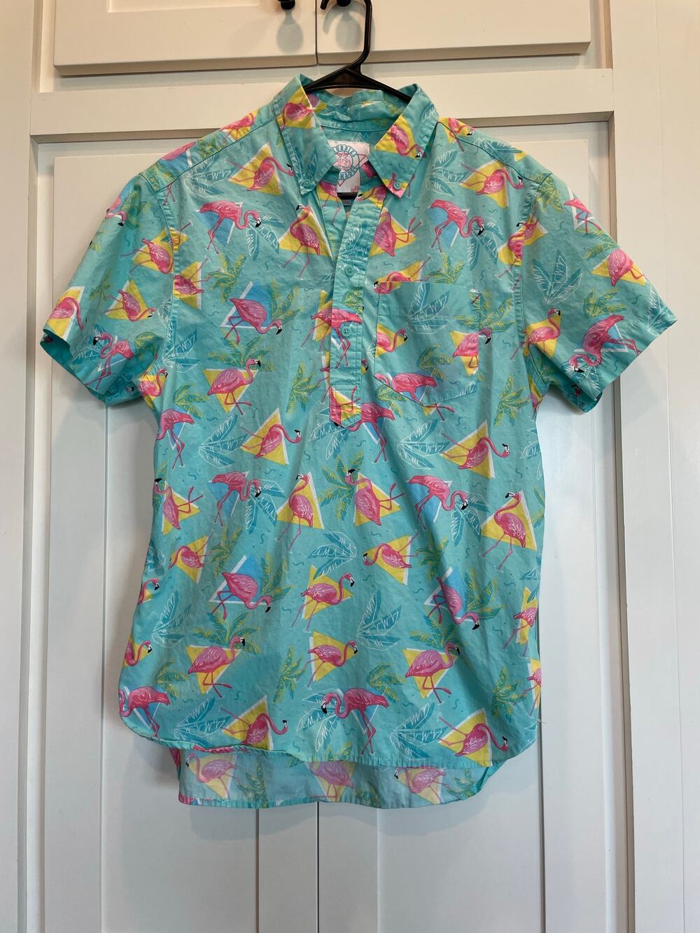 Chubbies Men's Flamingo and Palm tree v neck 100% cotton small